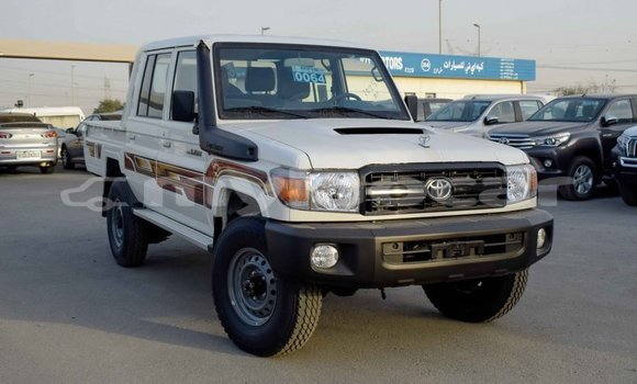 Buy Import Toyota Land Cruiser Beige Car in Import - Dubai in Attapeu Province Buy Import Toyota Land Cruiser Beige Car in Import - Dubai in Attapeu Province