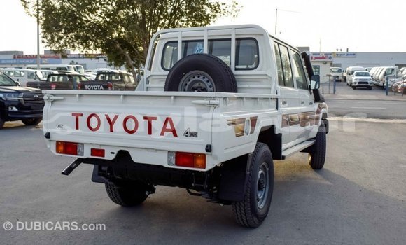 Buy Import Toyota Land Cruiser Beige Car in Import - Dubai in Attapeu Province Buy Import Toyota Land Cruiser Beige Car in Import - Dubai in Attapeu Province