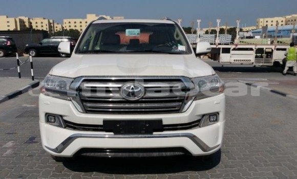 Acheter Import Voiture Toyota Land Cruiser Blanc à Import - Dubai, Attapeu Province Acheter Import Voiture Toyota Land Cruiser Blanc à Import - Dubai, Attapeu Province