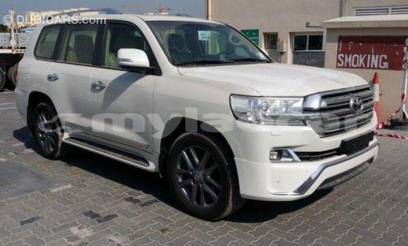 Acheter Import Voiture Toyota Land Cruiser Blanc à Import - Dubai, Attapeu Province Acheter Import Voiture Toyota Land Cruiser Blanc à Import - Dubai, Attapeu Province
