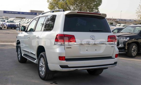 Buy Import Toyota Land Cruiser White Car in Import - Dubai in Attapeu Province Buy Import Toyota Land Cruiser White Car in Import - Dubai in Attapeu Province