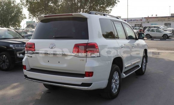 Buy Import Toyota Land Cruiser White Car in Import - Dubai in Attapeu Province Buy Import Toyota Land Cruiser White Car in Import - Dubai in Attapeu Province