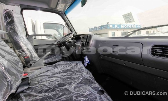 Acheter Import Voiture Hyundai Accent Blanc à Import - Dubai, Attapeu Province Acheter Import Voiture Hyundai Accent Blanc à Import - Dubai, Attapeu Province