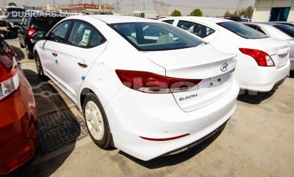 Acheter Import Voiture Hyundai Elantra Blanc à Import - Dubai, Attapeu Province Acheter Import Voiture Hyundai Elantra Blanc à Import - Dubai, Attapeu Province