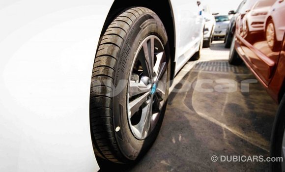 Acheter Import Voiture Hyundai Elantra Blanc à Import - Dubai, Attapeu Province Acheter Import Voiture Hyundai Elantra Blanc à Import - Dubai, Attapeu Province