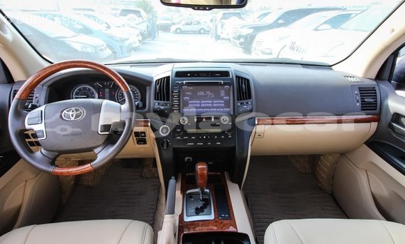 Buy Import Toyota Land Cruiser White Car in Import - Dubai in Attapeu Province Buy Import Toyota Land Cruiser White Car in Import - Dubai in Attapeu Province