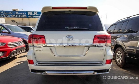 ຊື້ ການ ນຳ ເຂົ້າ Toyota Land Cruiser White ລົດ ໃນ Import - Dubai ໃນ Attapeu Province ຊື້ ການ ນຳ ເຂົ້າ Toyota Land Cruiser White ລົດ ໃນ Import - Dubai ໃນ Attapeu Province