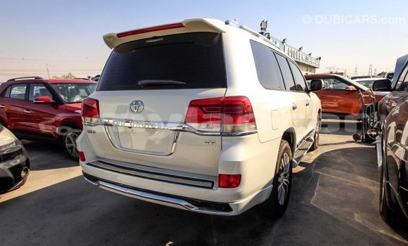 ຊື້ ການ ນຳ ເຂົ້າ Toyota Land Cruiser White ລົດ ໃນ Import - Dubai ໃນ Attapeu Province ຊື້ ການ ນຳ ເຂົ້າ Toyota Land Cruiser White ລົດ ໃນ Import - Dubai ໃນ Attapeu Province