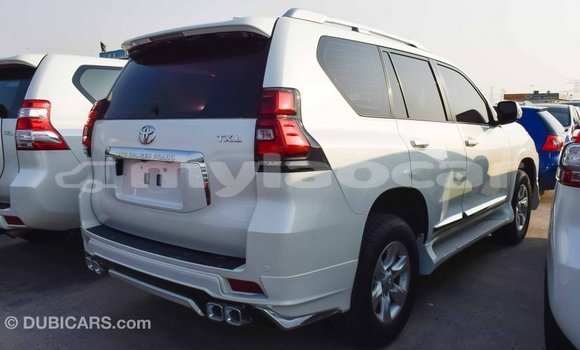 Acheter Import Voiture Toyota Prado Blanc à Import - Dubai, Attapeu Province Acheter Import Voiture Toyota Prado Blanc à Import - Dubai, Attapeu Province