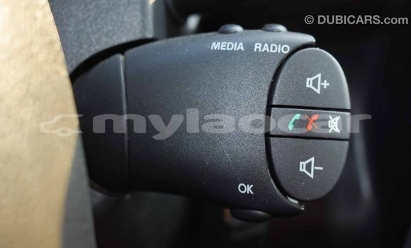 Acheter Import Voiture Renault Duster Blanc à Import - Dubai, Attapeu Province Acheter Import Voiture Renault Duster Blanc à Import - Dubai, Attapeu Province