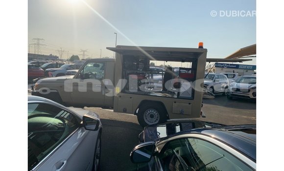 Buy Import Toyota Land Cruiser Beige Car in Import - Dubai in Attapeu Province Buy Import Toyota Land Cruiser Beige Car in Import - Dubai in Attapeu Province