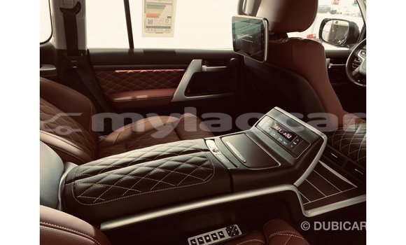Acheter Import Voiture Toyota Land Cruiser Noir à Import - Dubai, Attapeu Province Acheter Import Voiture Toyota Land Cruiser Noir à Import - Dubai, Attapeu Province