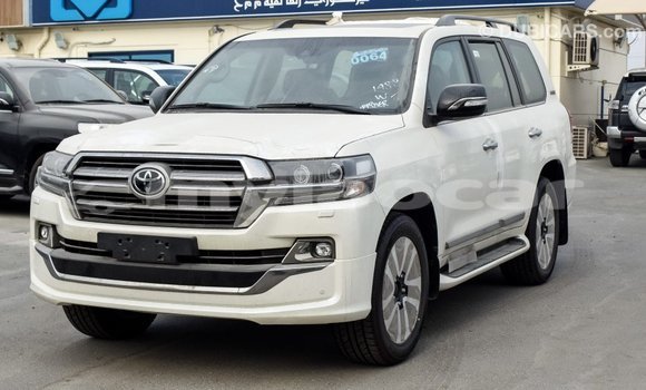 Acheter Import Voiture Toyota Land Cruiser Blanc à Import - Dubai, Attapeu Province Acheter Import Voiture Toyota Land Cruiser Blanc à Import - Dubai, Attapeu Province