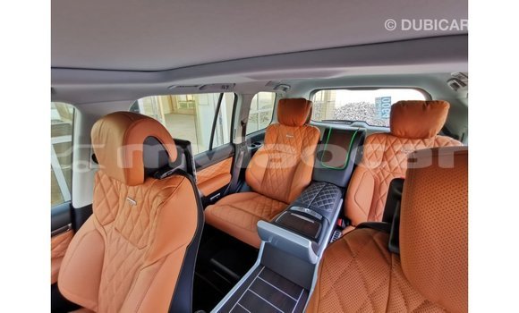 Acheter Import Voiture Toyota Land Cruiser Noir à Import - Dubai, Attapeu Province Acheter Import Voiture Toyota Land Cruiser Noir à Import - Dubai, Attapeu Province