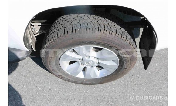 Acheter Import Voiture Toyota Hilux Noir à Import - Dubai, Attapeu Province Acheter Import Voiture Toyota Hilux Noir à Import - Dubai, Attapeu Province