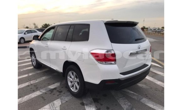 Buy Import Toyota Highlander White Car in Import - Dubai in Attapeu Province Buy Import Toyota Highlander White Car in Import - Dubai in Attapeu Province