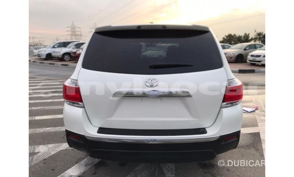 Buy Import Toyota Highlander White Car in Import - Dubai in Attapeu Province Buy Import Toyota Highlander White Car in Import - Dubai in Attapeu Province