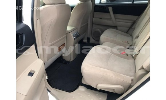Buy Import Toyota Highlander White Car in Import - Dubai in Attapeu Province Buy Import Toyota Highlander White Car in Import - Dubai in Attapeu Province