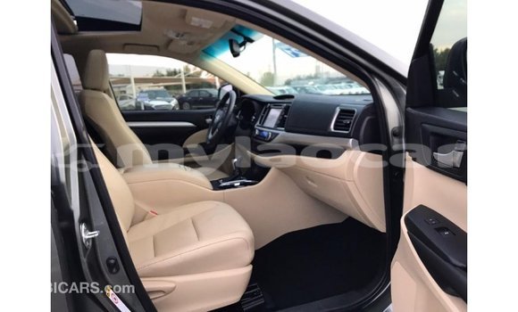 Buy Import Toyota Highlander Other Car in Import - Dubai in Attapeu Province Buy Import Toyota Highlander Other Car in Import - Dubai in Attapeu Province