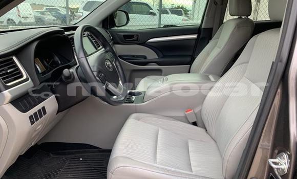 ຊື້ ໃຊ້ແລ້ວ Toyota Highlander Beige ລົດ ໃນ Vientiane ໃນ Vientiane Province ຊື້ ໃຊ້ແລ້ວ Toyota Highlander Beige ລົດ ໃນ Vientiane ໃນ Vientiane Province