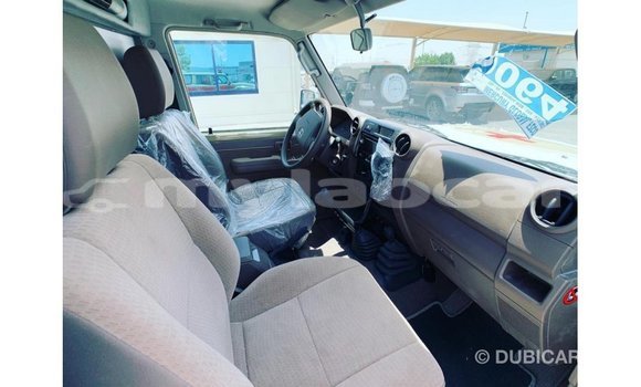 Buy Import Toyota Land Cruiser Beige Car in Import - Dubai in Attapeu Province Buy Import Toyota Land Cruiser Beige Car in Import - Dubai in Attapeu Province