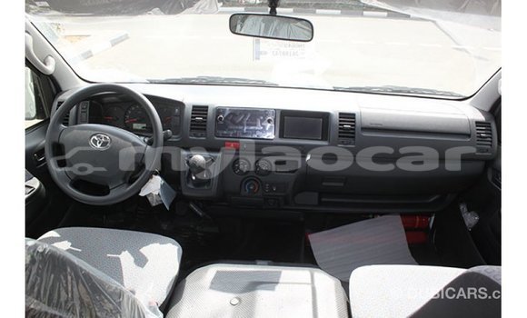 Acheter Import Voiture Toyota Hiace Blanc à Import - Dubai, Attapeu Province Acheter Import Voiture Toyota Hiace Blanc à Import - Dubai, Attapeu Province