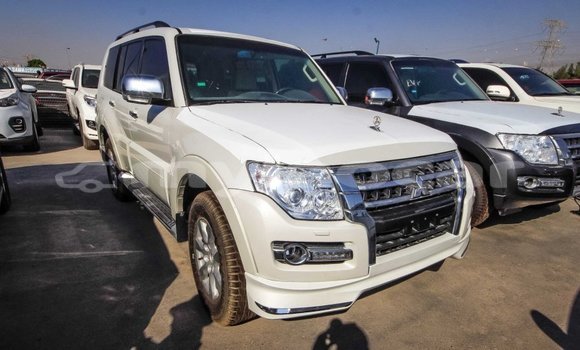 Acheter Import Voiture Mitsubishi Pajero Blanc à Import - Dubai, Attapeu Province Acheter Import Voiture Mitsubishi Pajero Blanc à Import - Dubai, Attapeu Province