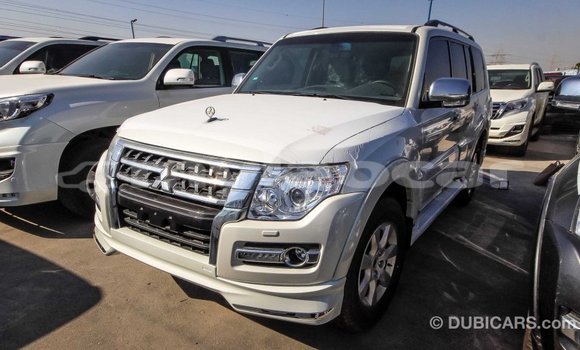 Acheter Import Voiture Mitsubishi Pajero Blanc à Import - Dubai, Attapeu Province Acheter Import Voiture Mitsubishi Pajero Blanc à Import - Dubai, Attapeu Province