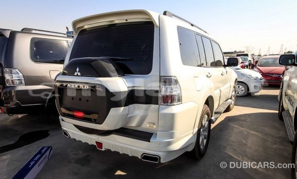 Acheter Import Voiture Mitsubishi Pajero Blanc à Import - Dubai, Attapeu Province Acheter Import Voiture Mitsubishi Pajero Blanc à Import - Dubai, Attapeu Province