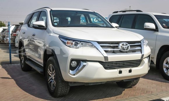 Acheter Import Voiture Toyota Fortuner Blanc à Import - Dubai, Attapeu Province Acheter Import Voiture Toyota Fortuner Blanc à Import - Dubai, Attapeu Province