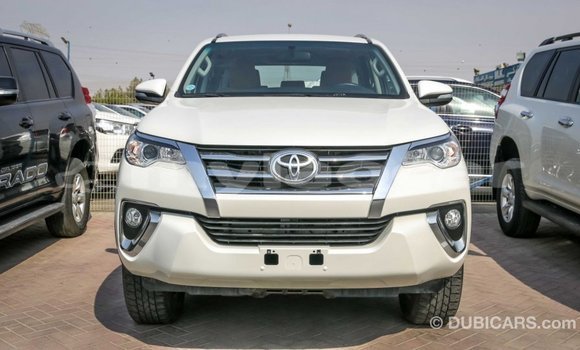 Acheter Import Voiture Toyota Fortuner Blanc à Import - Dubai, Attapeu Province Acheter Import Voiture Toyota Fortuner Blanc à Import - Dubai, Attapeu Province
