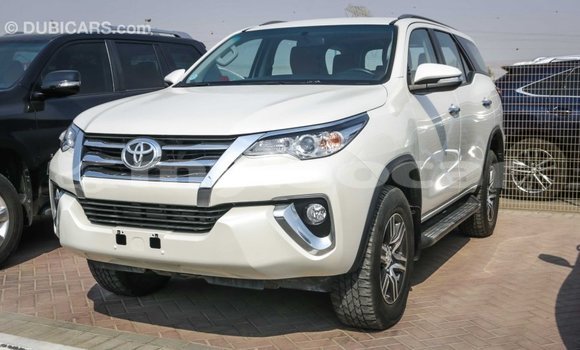 Acheter Import Voiture Toyota Fortuner Blanc à Import - Dubai, Attapeu Province Acheter Import Voiture Toyota Fortuner Blanc à Import - Dubai, Attapeu Province