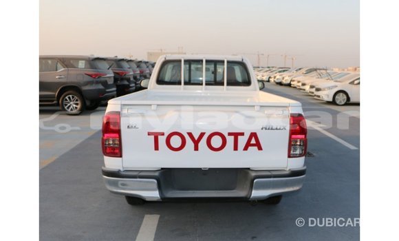 Acheter Import Voiture Toyota Hilux Blanc à Import - Dubai, Attapeu Province Acheter Import Voiture Toyota Hilux Blanc à Import - Dubai, Attapeu Province
