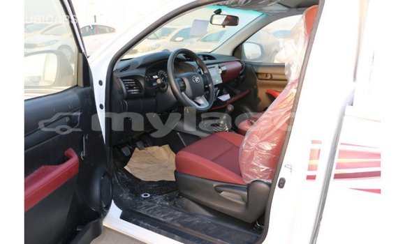 Acheter Import Voiture Toyota Hilux Blanc à Import - Dubai, Attapeu Province Acheter Import Voiture Toyota Hilux Blanc à Import - Dubai, Attapeu Province