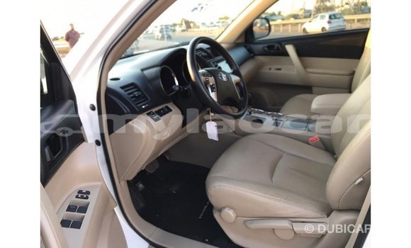 Buy Import Toyota Highlander White Car in Import - Dubai in Attapeu Province Buy Import Toyota Highlander White Car in Import - Dubai in Attapeu Province