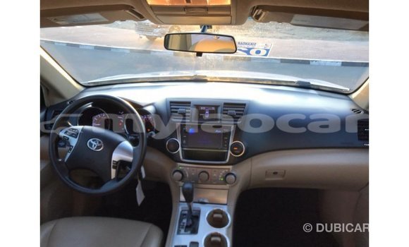 Buy Import Toyota Highlander White Car in Import - Dubai in Attapeu Province Buy Import Toyota Highlander White Car in Import - Dubai in Attapeu Province