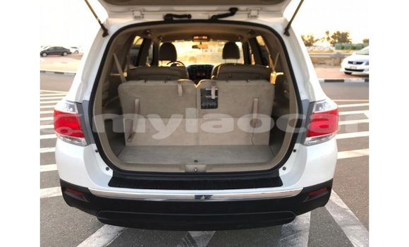 Buy Import Toyota Highlander White Car in Import - Dubai in Attapeu Province Buy Import Toyota Highlander White Car in Import - Dubai in Attapeu Province