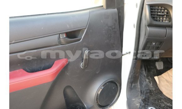 Acheter Import Voiture Toyota Hilux Blanc à Import - Dubai, Attapeu Province Acheter Import Voiture Toyota Hilux Blanc à Import - Dubai, Attapeu Province