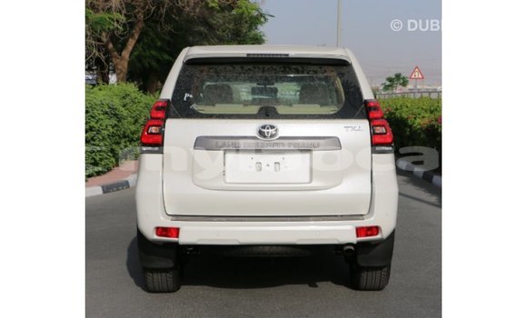 Acheter Import Voiture Toyota Prado Blanc à Import - Dubai, Attapeu Province Acheter Import Voiture Toyota Prado Blanc à Import - Dubai, Attapeu Province