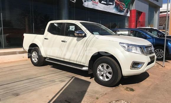 Buy Used Nissan Navara White Car in Vientiane in Vientiane Province
