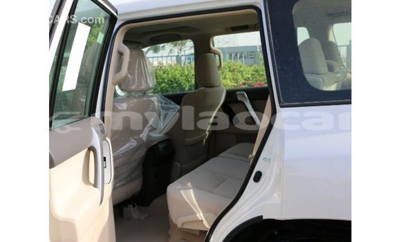 Acheter Import Voiture Toyota Prado Blanc à Import - Dubai, Attapeu Province Acheter Import Voiture Toyota Prado Blanc à Import - Dubai, Attapeu Province