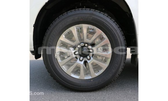 Acheter Import Voiture Toyota Prado Blanc à Import - Dubai, Attapeu Province Acheter Import Voiture Toyota Prado Blanc à Import - Dubai, Attapeu Province