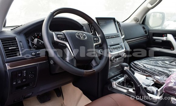 Buy Import Toyota Land Cruiser White Car in Import - Dubai in Attapeu Province Buy Import Toyota Land Cruiser White Car in Import - Dubai in Attapeu Province
