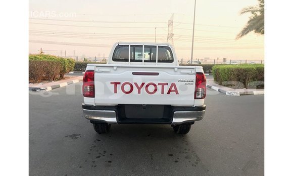Acheter Import Voiture Toyota Hilux Blanc à Import - Dubai, Attapeu Province Acheter Import Voiture Toyota Hilux Blanc à Import - Dubai, Attapeu Province
