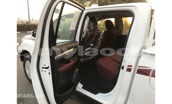 Acheter Import Voiture Toyota Hilux Blanc à Import - Dubai, Attapeu Province Acheter Import Voiture Toyota Hilux Blanc à Import - Dubai, Attapeu Province