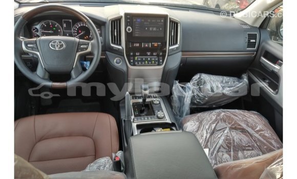Buy Import Toyota Land Cruiser White Car in Import - Dubai in Attapeu Province Buy Import Toyota Land Cruiser White Car in Import - Dubai in Attapeu Province