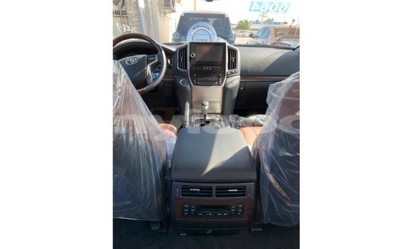 Buy Import Toyota Land Cruiser White Car in Import - Dubai in Attapeu Province Buy Import Toyota Land Cruiser White Car in Import - Dubai in Attapeu Province
