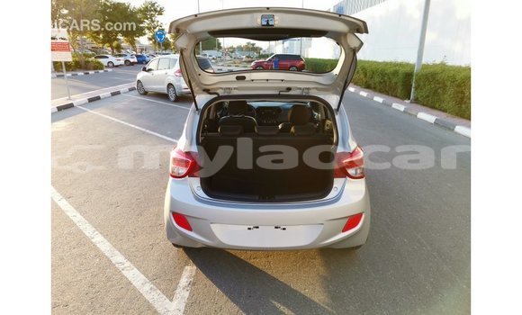 Acheter Import Voiture Hyundai i10 Autre à Import - Dubai, Attapeu Province Acheter Import Voiture Hyundai i10 Autre à Import - Dubai, Attapeu Province