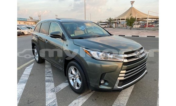 Buy Import Toyota Highlander Green Car in Import - Dubai in Attapeu Province Buy Import Toyota Highlander Green Car in Import - Dubai in Attapeu Province