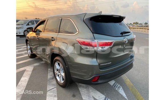 Buy Import Toyota Highlander Green Car in Import - Dubai in Attapeu Province Buy Import Toyota Highlander Green Car in Import - Dubai in Attapeu Province